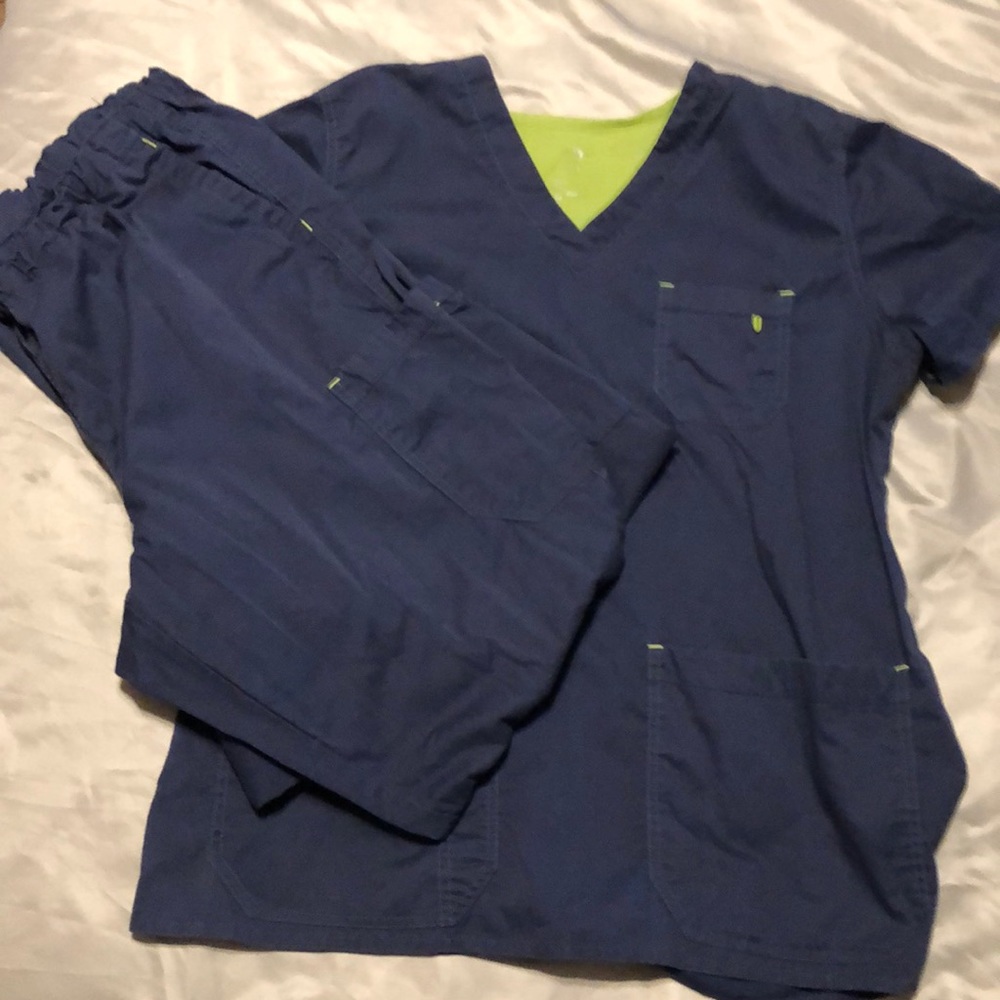 Navy blue scrub set in great condition
